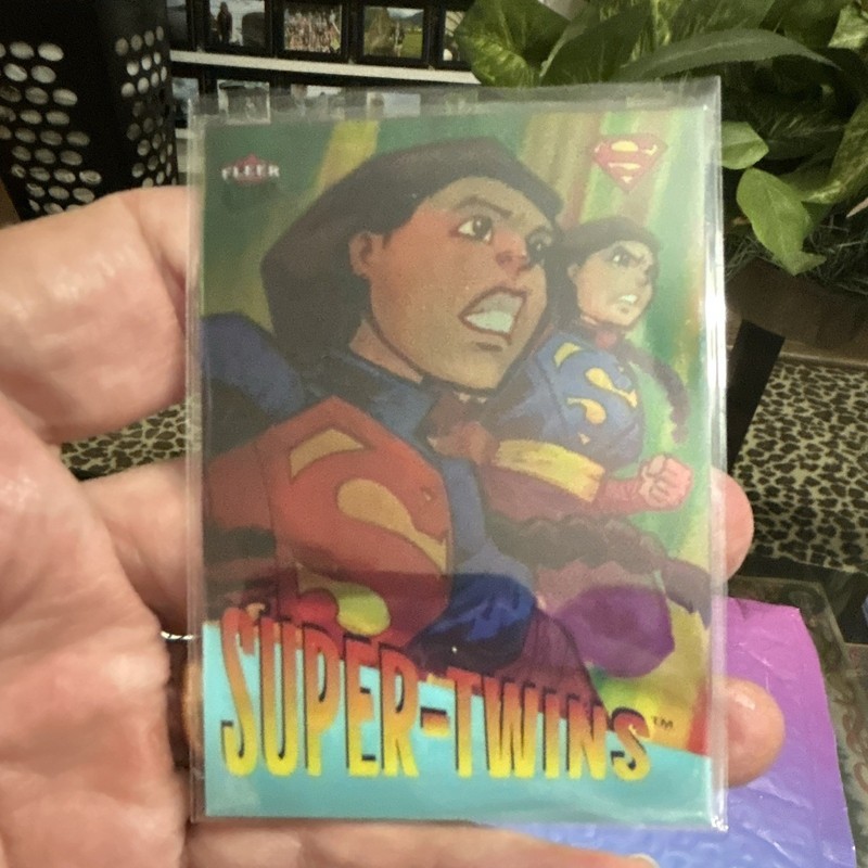 Fleer Ultra Superman Super-Twins Insert Non-Sport Trading Card #R-33