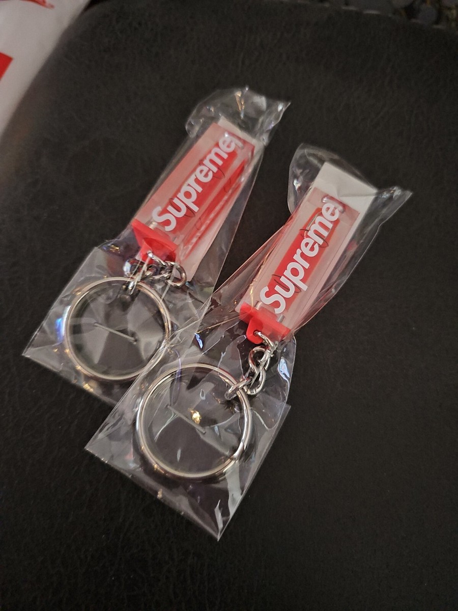 SUPREME New York FW'18 Level Keychain Red | eBay