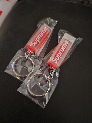 SUPREME New York FW'18 Level Keychain Red | eBay