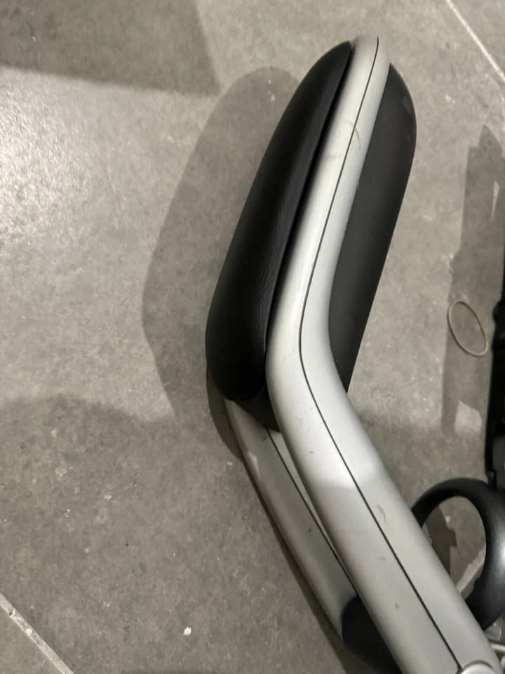 MINI R50, R53, R56, R55 2001-2015 consola central reposabrazos OEM Foto 2 de 4