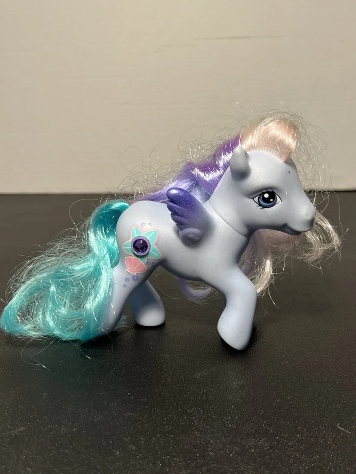 Hasbro 2006 My Little Pony G3 Aurora Mist Pegasus Jewel Pony, 4” - Imagem 3 de 4