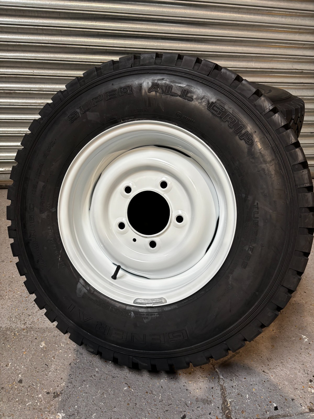 General Grabber Super All Grip 7.50r16 + Classic Wheels for Land Rover ...