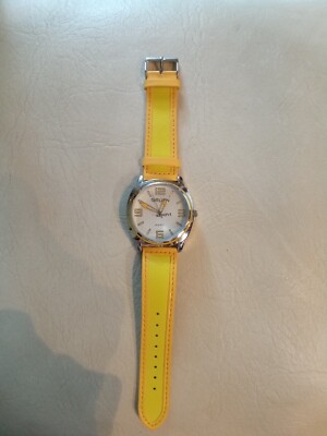 Vintage NWT Gruen Quartz Watch Yellow Band F3310951/M7B Keeps Time Brochure NICE