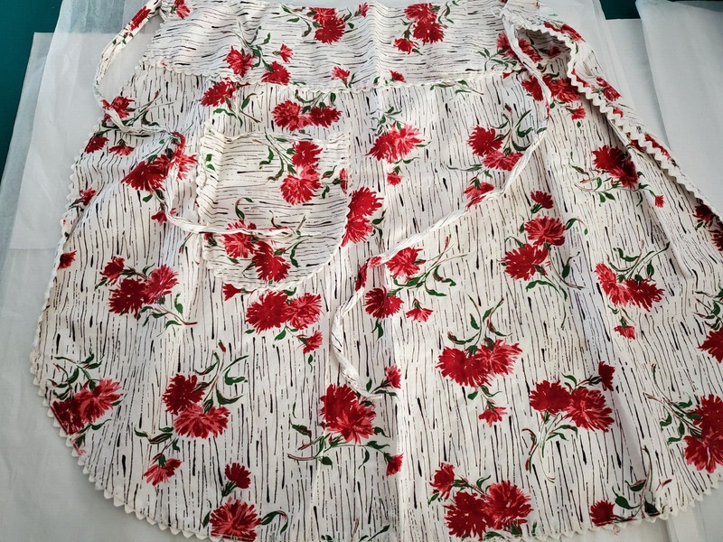 Vintage 50's  60’s  Machine Sewn Half Apron Yoked 1 Pocket Ties Cotton