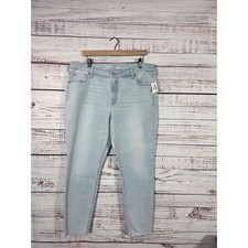 Old Navy Women's super skinny light wash plus size 18 jeans NWT