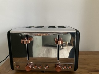 Tower toaster T20051RG 4 Slice Toaster Black/Rose Gold. NEW