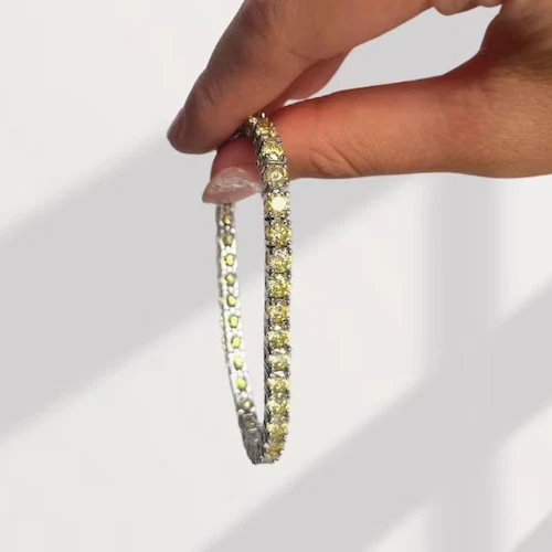 Brazalete de tenis para mujer de diamantes cultivados en laboratorio amarillo vivo de lujo de corte redondo de oro de 14 k Foto 3 de 4