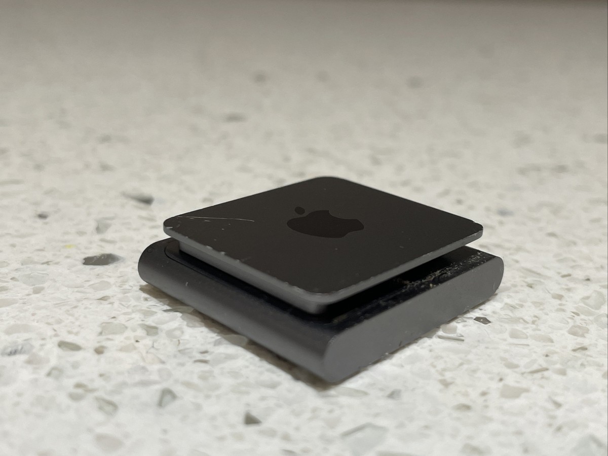 Apple iPod shuffle 4th Generation A1373 Space Grey (2GB) RARE