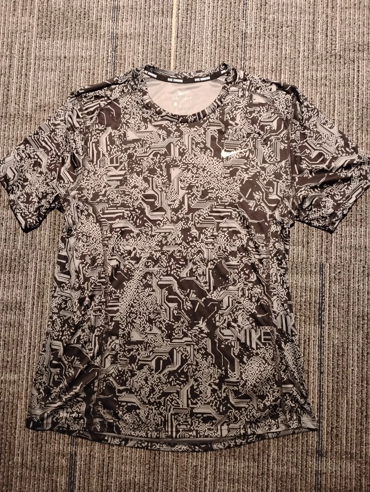 Nike Dri-Fit Running Digital Camo Miler Shirt Men's Large Reflective Stretch
Opens in a new window o