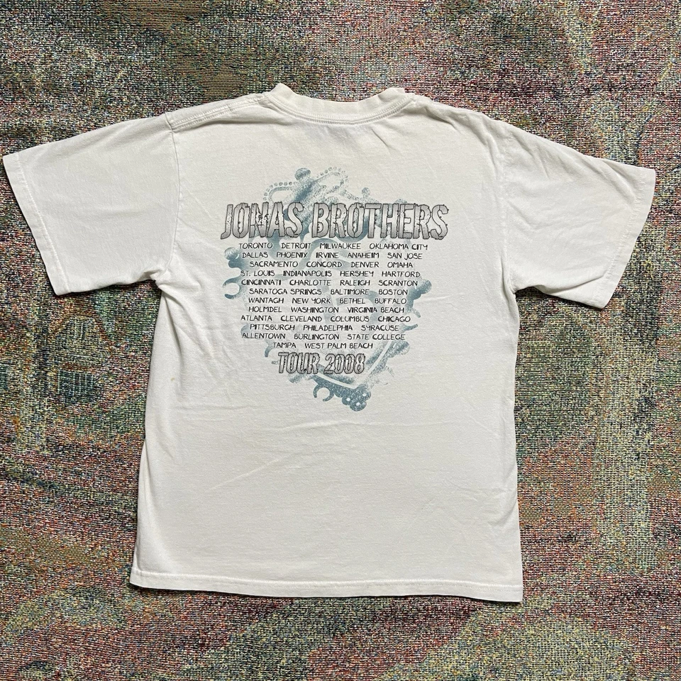 Camiseta de la gira de los Jonas Brothers 2008 pequeña usada banda música pop Y2K estrellas de Disney Foto 2 de 4