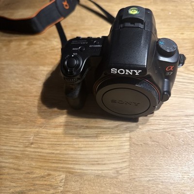 Sony Alpha a37 mit 3 Objektiven und umfangreichen Zubehörpaket