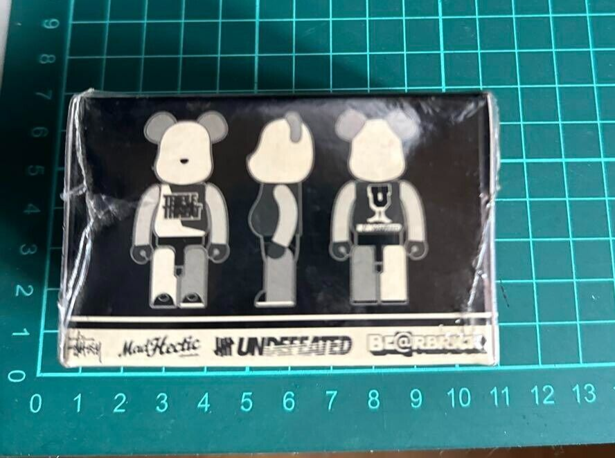 STUSSY MAD HECTIC UNDEFEATED 2006 Bearbrick 100% mini figure toy 