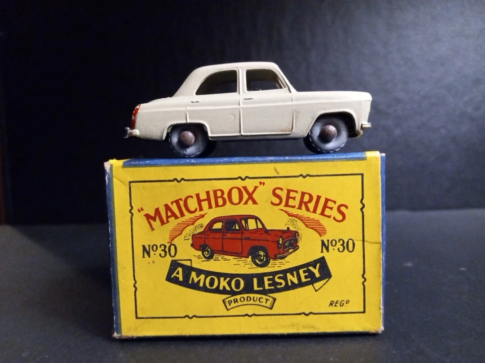 Matchbox #30A Ford Prefect 1956 Grey Metal Wheels VNM In Solid Original B2  Box - Image 2 of 4