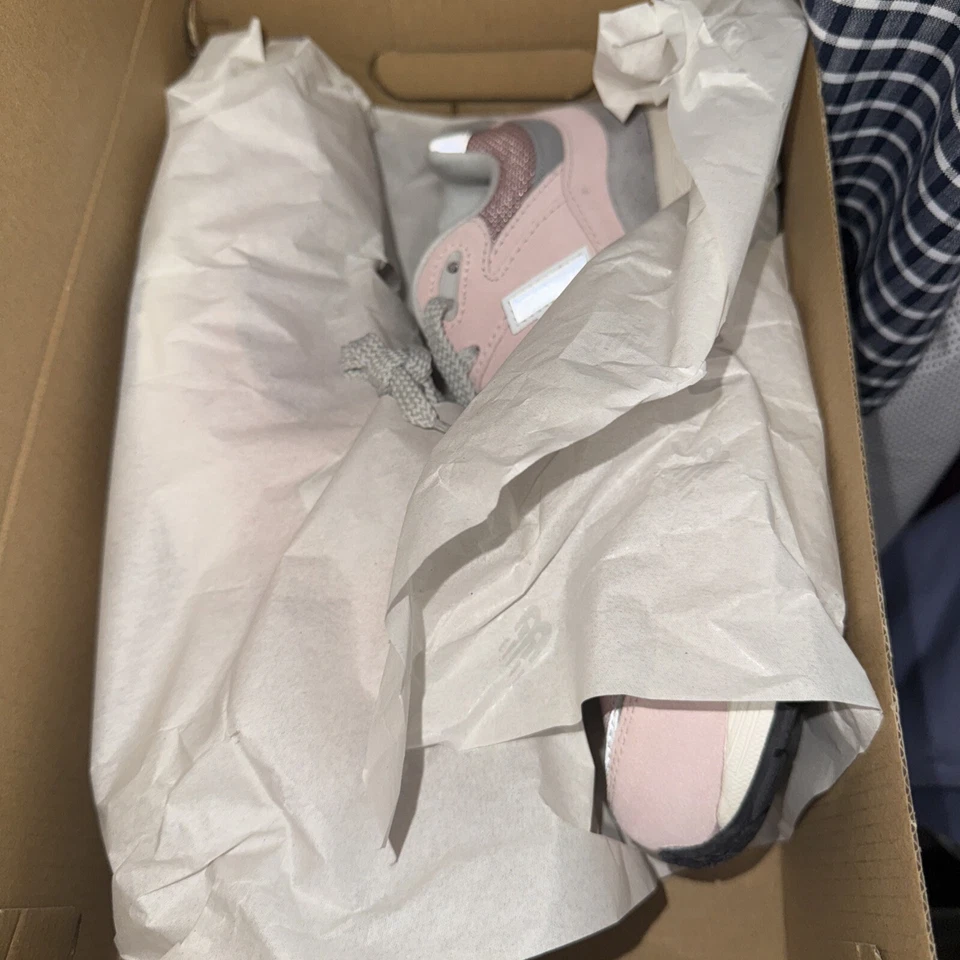 Tênis esportivo unissex New Balance M2002RFC rosa/cinza tamanho 8.5 - Imagem 3 de 4