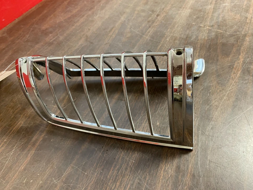 1974 1975 1976 Lincoln Continental Mark IV RH intermitente luz de estacionamiento bisel  Foto 3 de 4