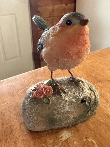 Realistic Motion Sensor Singing European Robin Resin W/Batteries