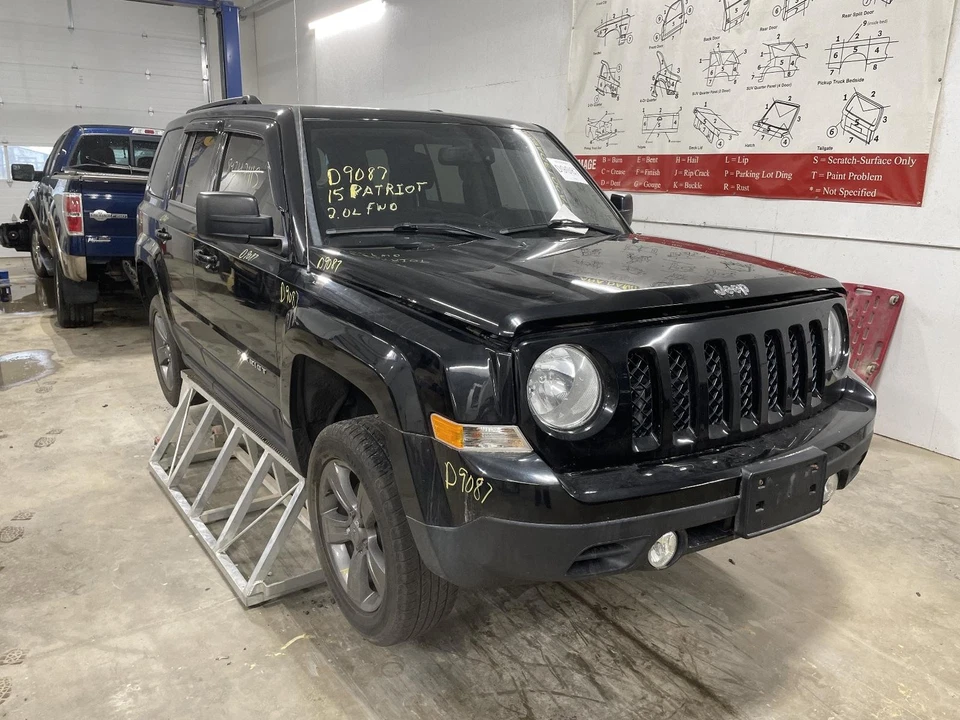 Used Washer Fluid Reservoir fits: 2015 Jeep Patriot  Grade A Foto 4 de 4