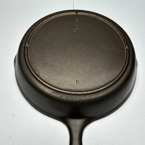 Vintage  #8 SK LODGE D Cast Iron 3 Notch Heat Ring Skillet Pan