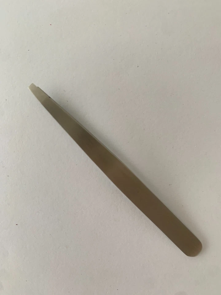 Pinzette sopracciglia, colore argento, 10 cm, nuove mai usate in acciacio inox. - Immagine 4 di 4