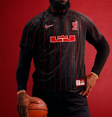 Lebron x Liverpool F.C. Herren Nike Dri-FIT Stadium Fußballtrikot