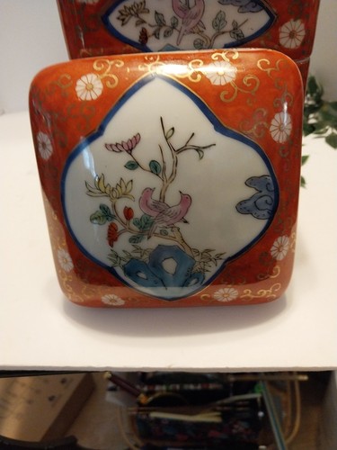 Vtg Japanese Kutani Ware Porcelain 3 Tier Stacking Boxes Red Floral Signed 7x5 - Picture 5 of 10