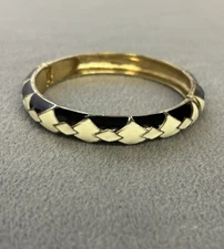 Enamel hinged bracelet