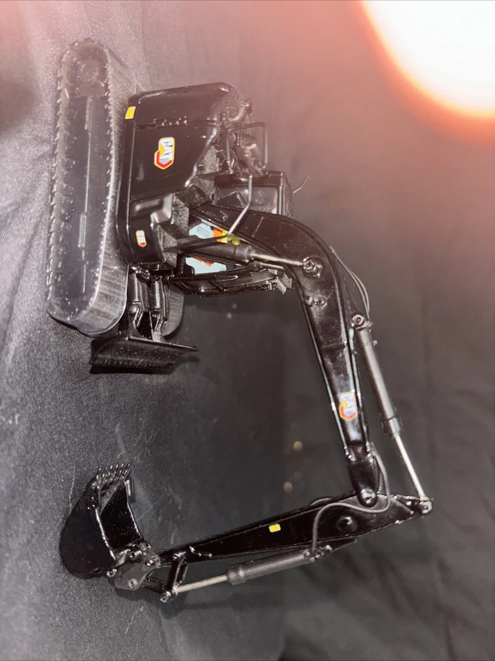 EXCAVADORA HIDRÁULICA ESCALA 1:50 CAT CATERPILLAR 315 NEGRO DIECAST MASTERS 85957BK Foto 4 de 4