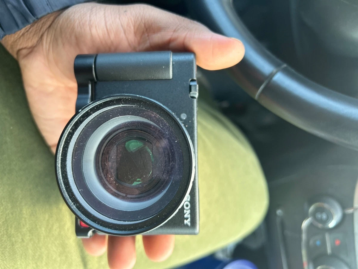 Sony Cyber shot ZV 1 20.1MP Compact Digital Vlog Camera in great