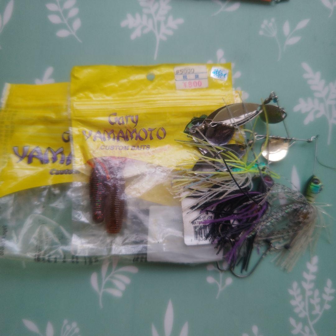 Abu Garcia Bass Fishing Retirement Set with Lures, Hooks, Worms, Spinnerbait - Image 9