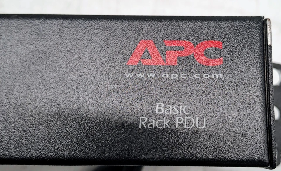 Lot of 2 APC AP9562 basic Rack Mount PDU 10 Outlets 1U - Image 3 of 4