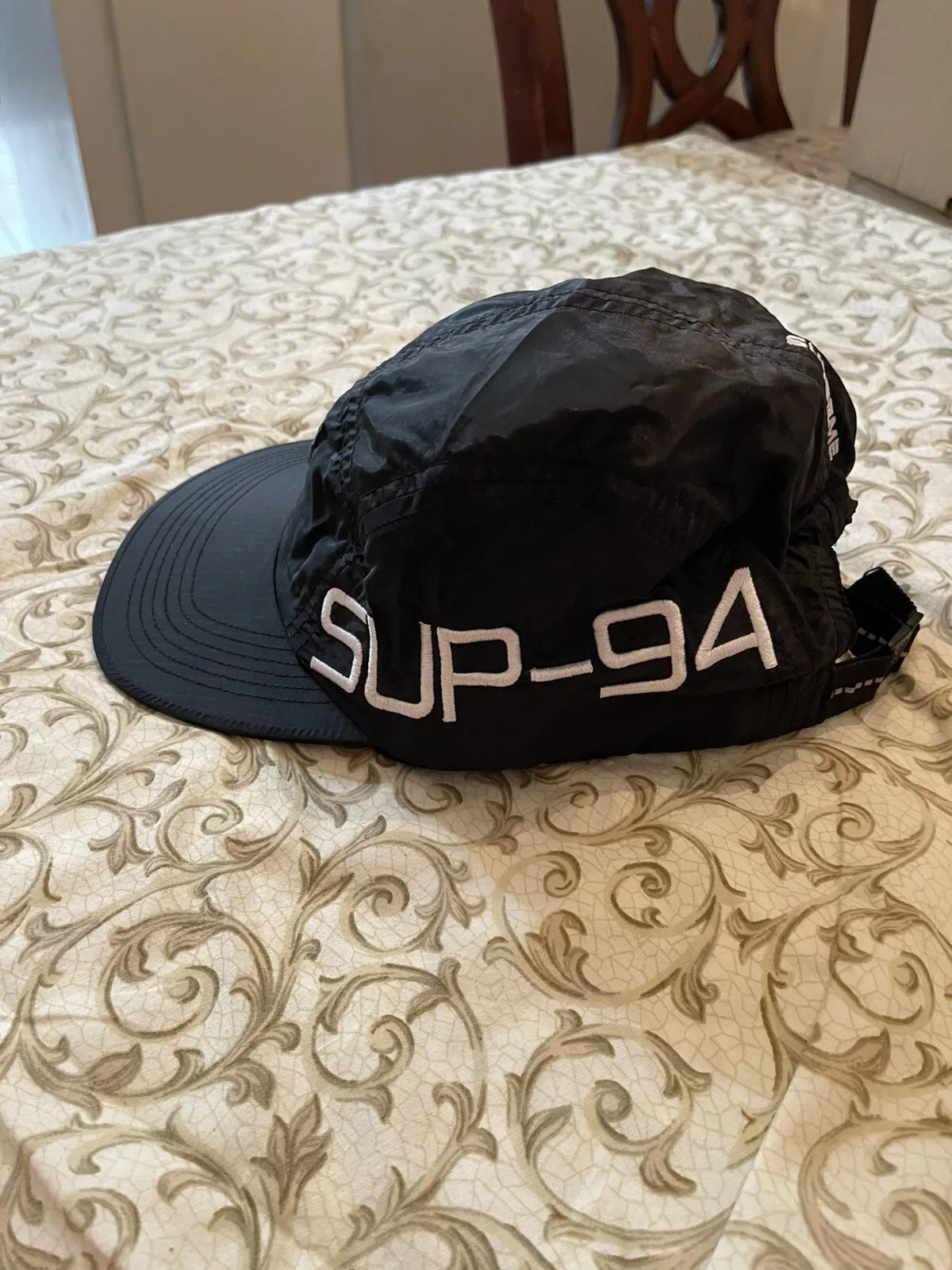Casquette de camp noire réglable 5 panneaux logo latéral suprême 100% authentique taille unique