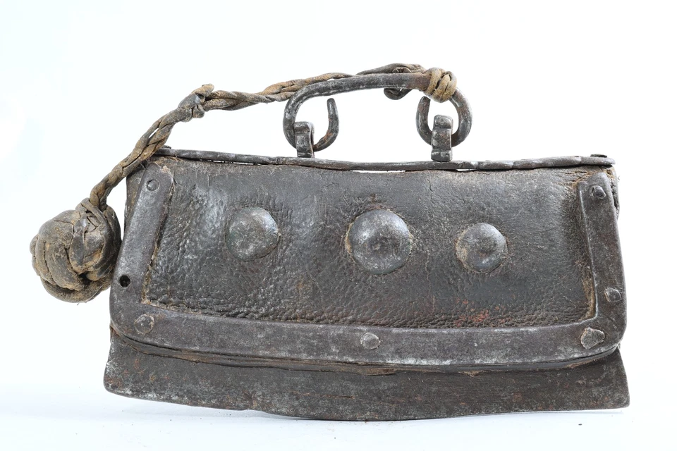 Antique Tibetan Mechak (Chuckmuck) Flint & Steel Fire Pouch, 19th–20th C. - Image 2 of 4