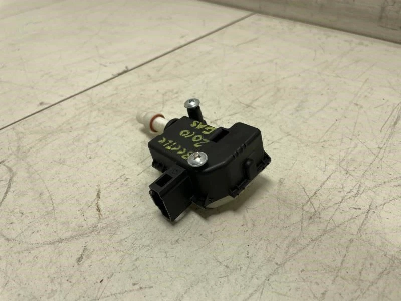 VOLKSWAGEN BEETLE 2010 COMBUSTIBLE GAS CERRADURA PUERTA PESTILLO ACTUADOR FÁBRICA Foto 3 de 4