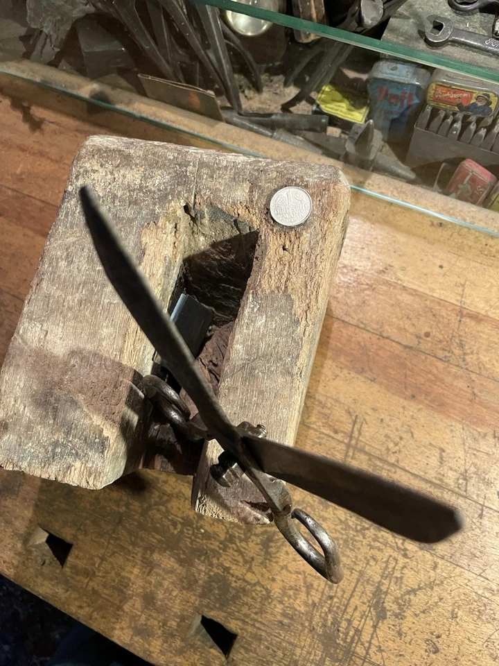 Alte geschmiedete Schere 26 cm lang ANTIK Werkzeug Vintage Museum Schneider - Bild 4 von 4