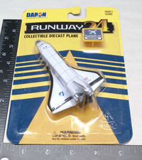 Runway24 Space Shuttle Discovery NASA RW825 Die Cast Metal Daron NEW Old Stock