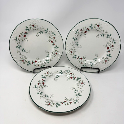 Pfaltzgraff Winterberry Christmas Set Of 3 Luncheon Salad Dessert Plates