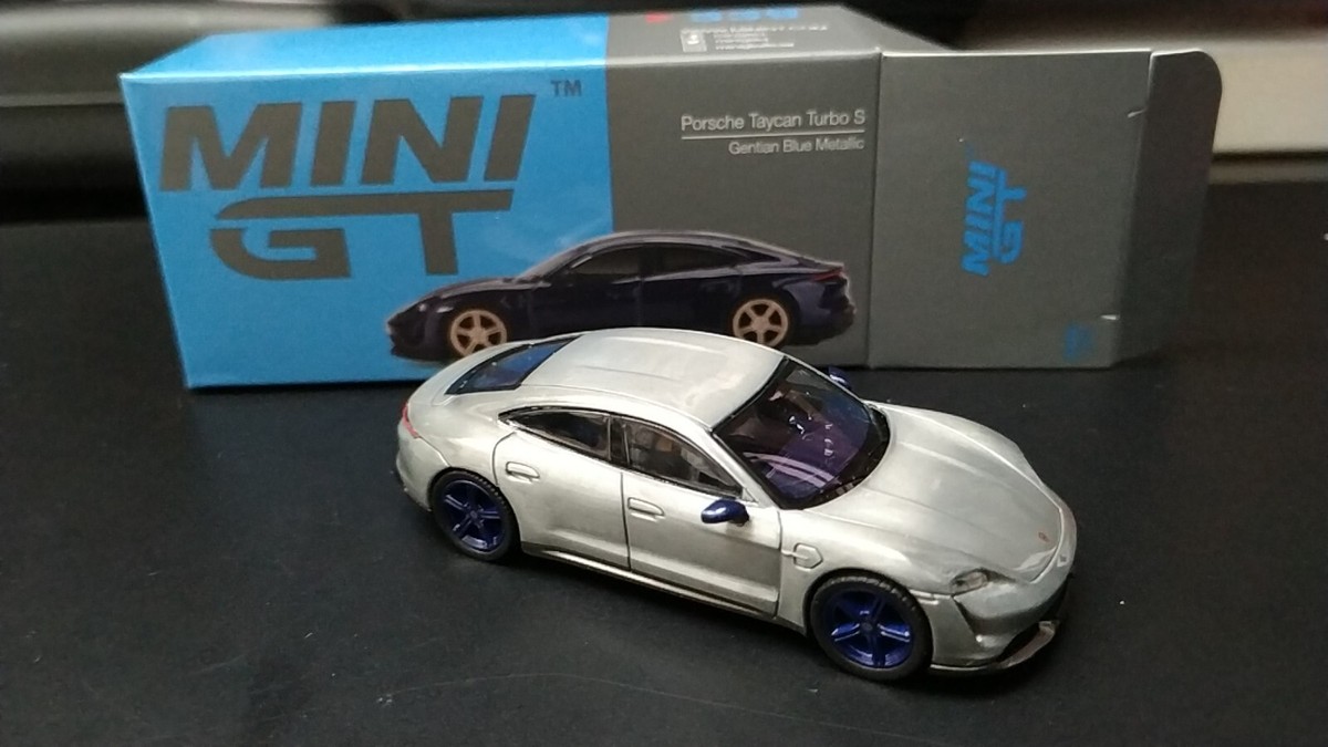 MINI GT 339 chase (opened) Porsche Taycan Turbo S Gentian Blue