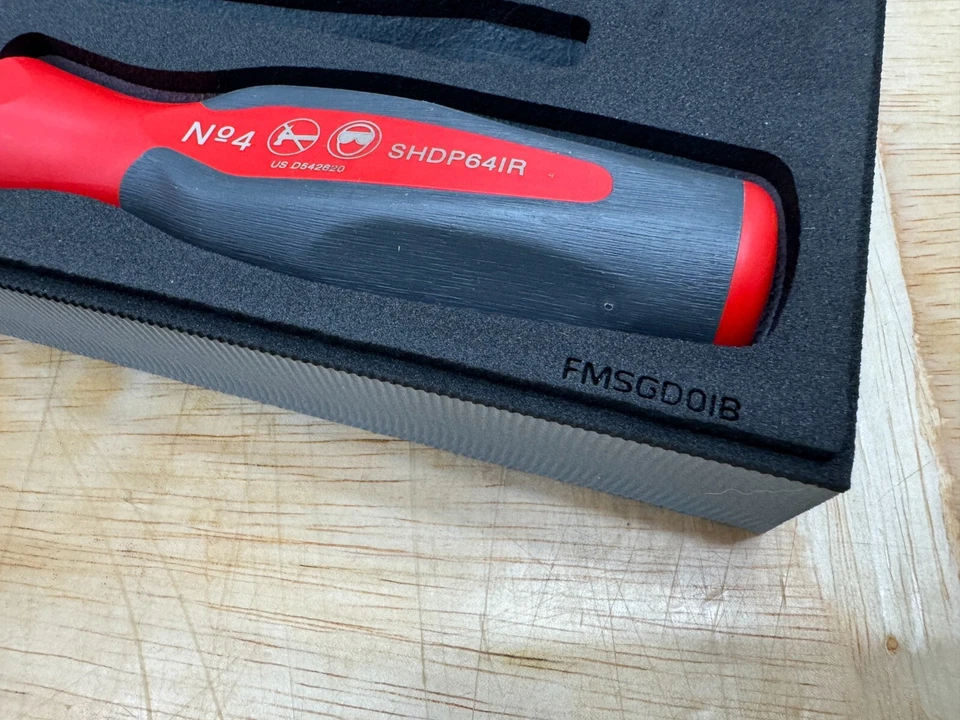 Snap-on Tools EE. UU. NUEVO RARO 16 piezas ROJO AGARRE DURO INSTINTO Juego de destornilladores SHDX160 Foto 4 de 4