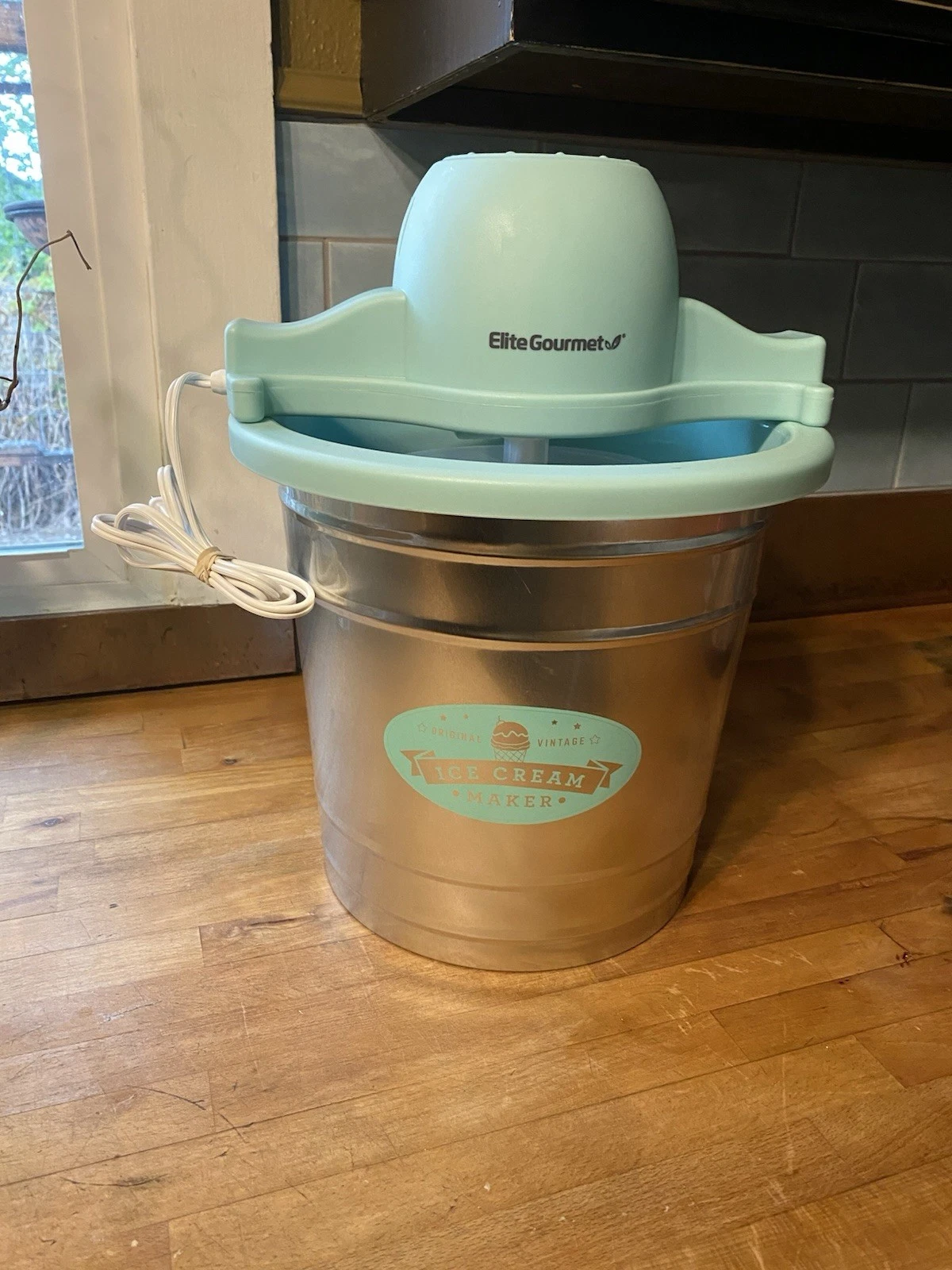 Automatic 4 Qt. Motorized Ice Cream Maker - Create Delicious Frozen Yogurt!