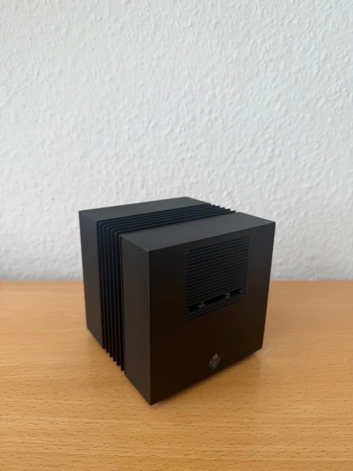 NeXTcube  im Maßstab 1:3 - Raspberry Pi 5 m. 8GB und 128GB SSD - funktionsfähig - Bild 3 von 3
