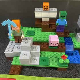Lego Minecraft 21123 the Iron Golem Complete with Instruction Manual