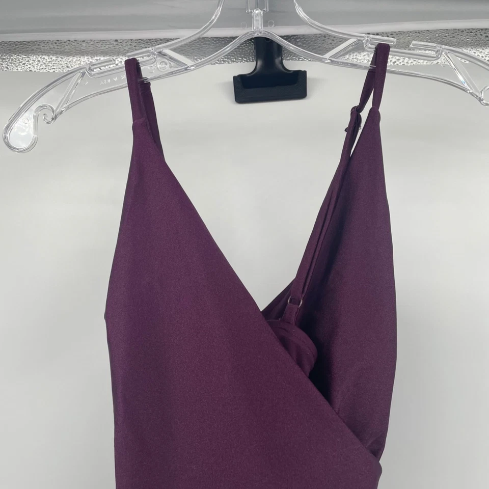 Mini vestido justo Speechless sem mangas roxo tamanho médio - Imagem 2 de 4