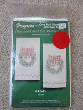 Progress Tobin - 1 Pair Stamped Cross Stitch Kitchen Towels Kit-Christmas Wreath