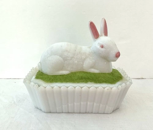 VTG WESTMORELAND MILK GLASS BUNNY RABBIT ON NEST HAND PAINTED ARTIST SIGNED