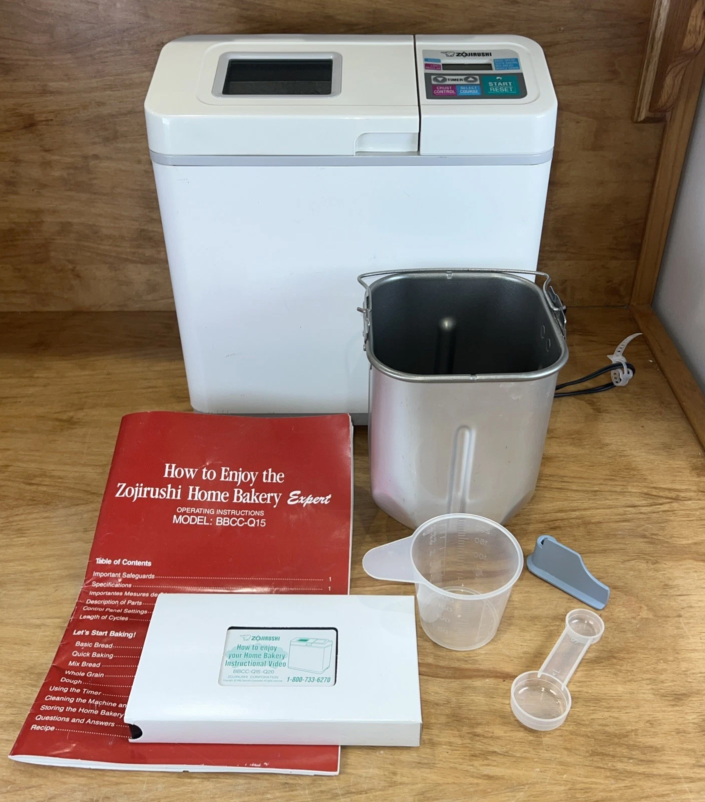 Zojirushi Automatic Bread Machine Maker 1.5lb Loaf BBCC-Q15 W/ Manual And VHS