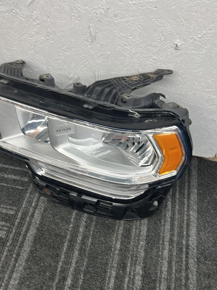 Faro izquierdo camioneta Ram 2500 2019-2024 68360177AC Foto 2 de 4
