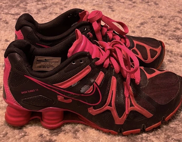Hot pink and black deals nike shox