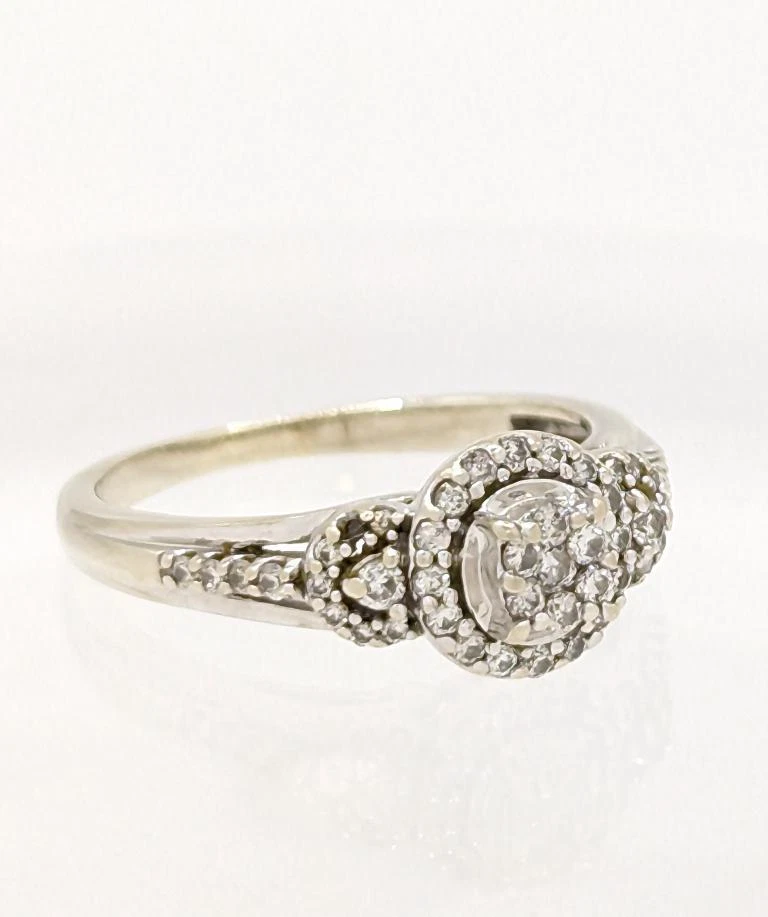 10K 2.8g White Gold Diamond Split Shank Halo Setting Engagement Ring Size-6 - Image 3 of 4