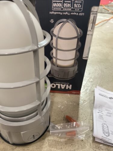Eaton Halo Outdoor LED Vapor Tight Outdoor Security Light VT1730 Wet Locations - Picture 2 of 10