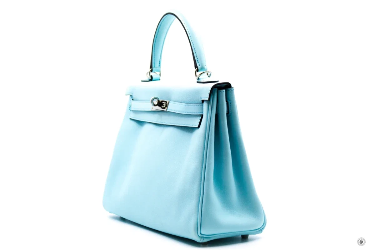 Hermès Kelly 25 In Bleu De France Swift Leather With Gold Hardware in Blue